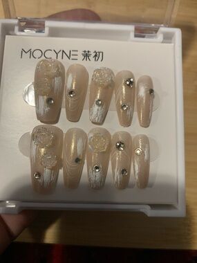 MOCYNE Nude Pearl Press-On Nails with White Brushstroke & Rhinestones